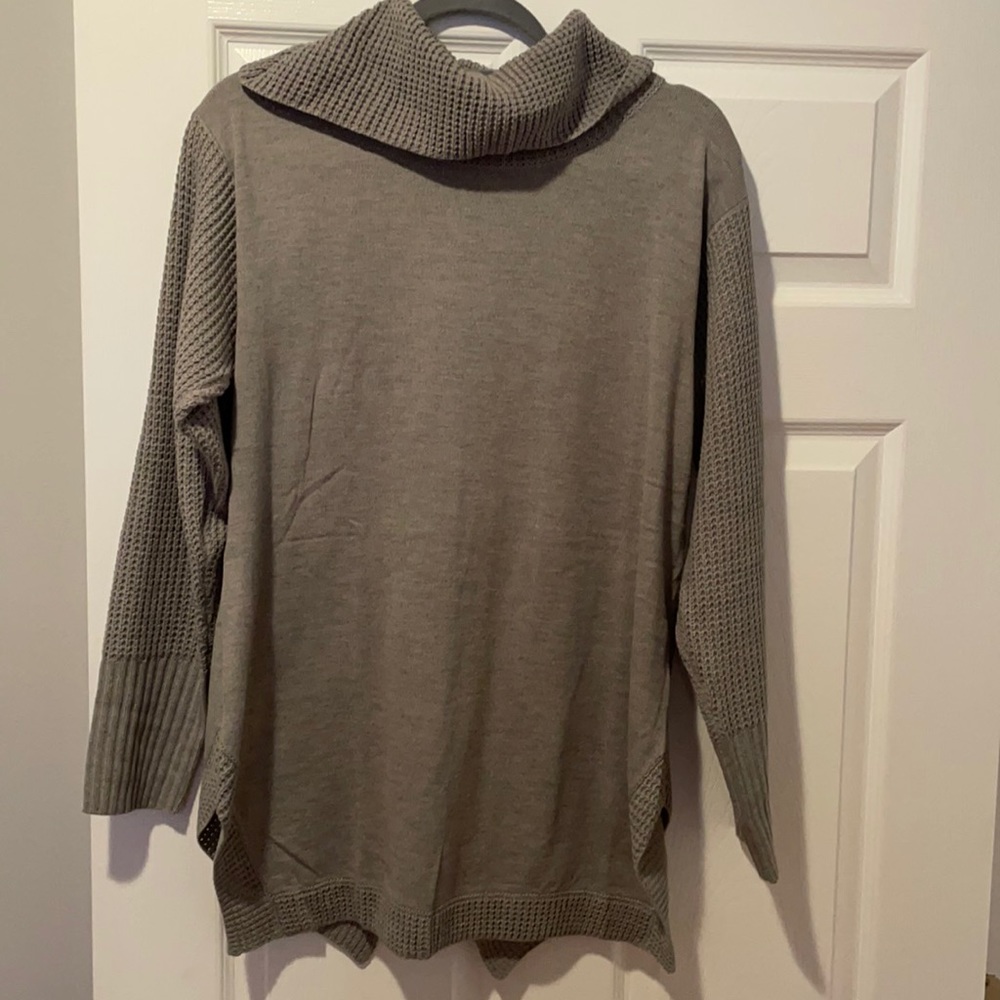 Turtle neck sweater-women’s